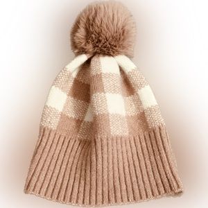 Winter pom Pom beanie, light pink like nude, plaid, very cute, fits very good